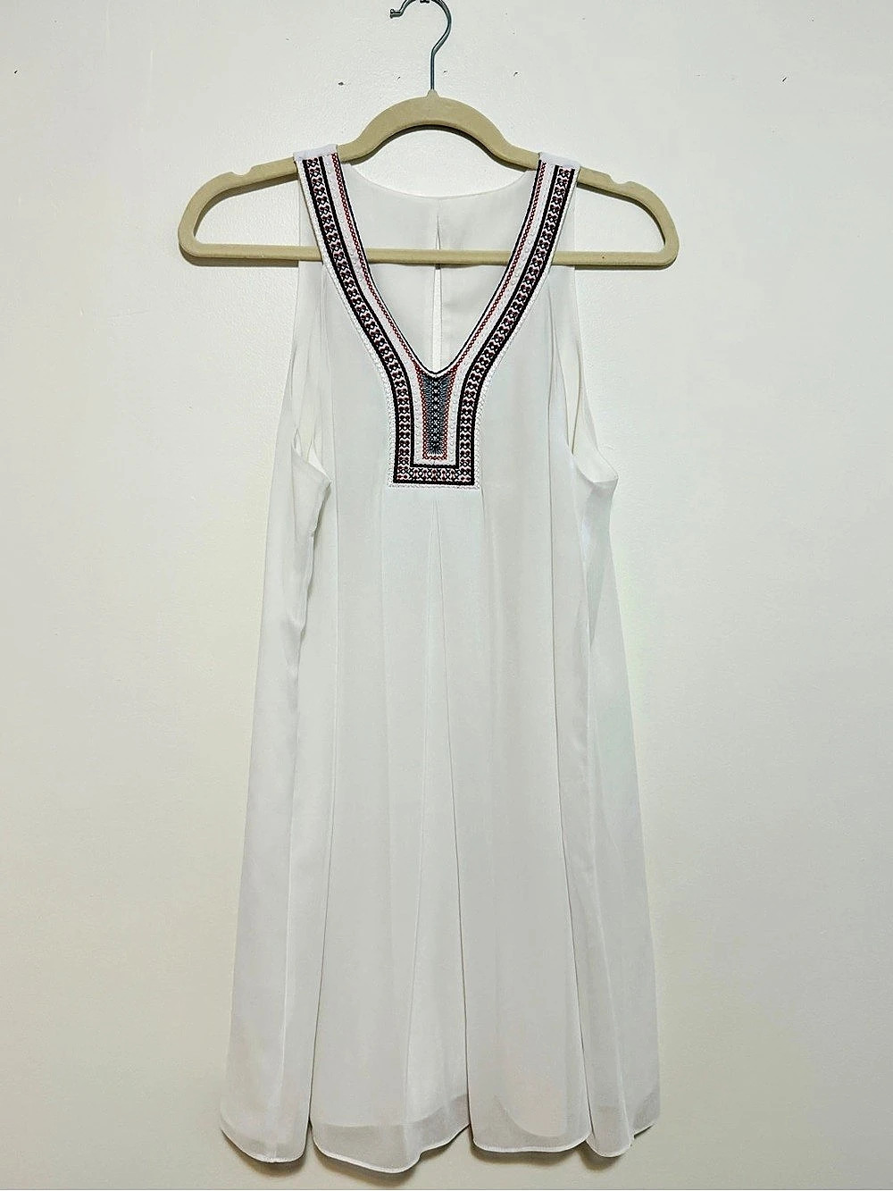 BCBGeneration White Embroidered V-Neck Sleeveless Swing Dress